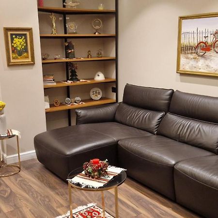 Central Deluxe Apartment Tirana Esterno foto