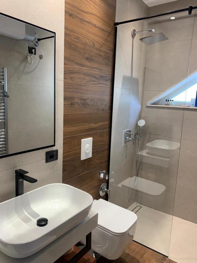 Central Deluxe Apartment Tirana Esterno foto