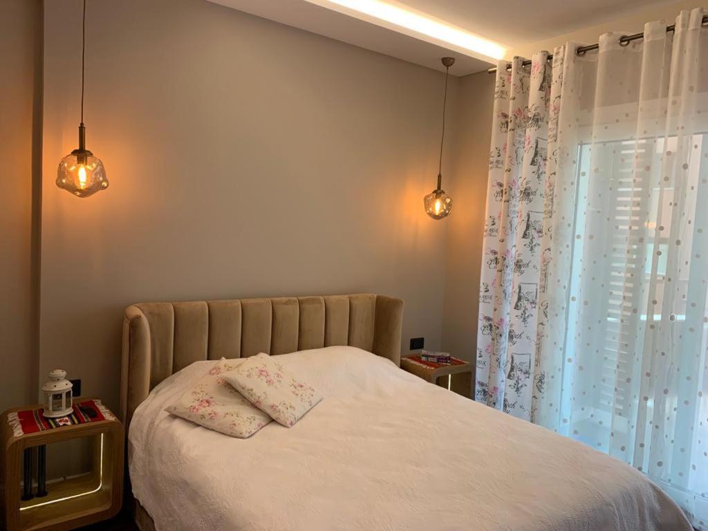 Central Deluxe Apartment Tirana Esterno foto